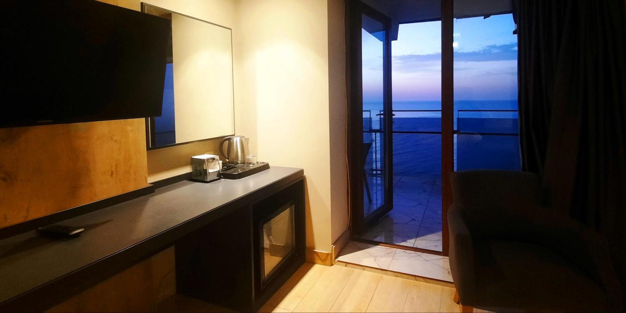 Ashtal Beach Hotel Batumi Zewnętrze zdjęcie