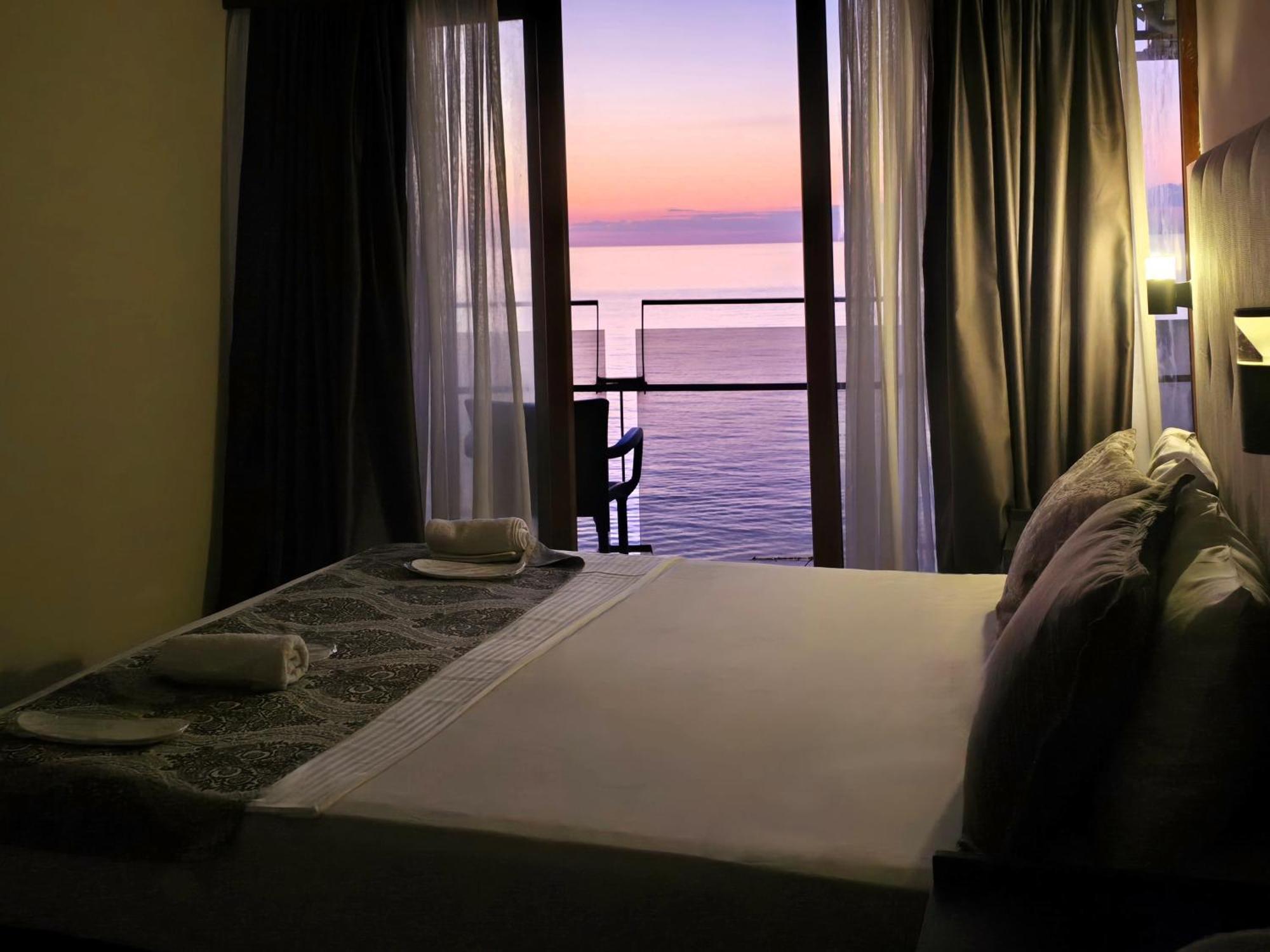 Ashtal Beach Hotel Batumi Zewnętrze zdjęcie